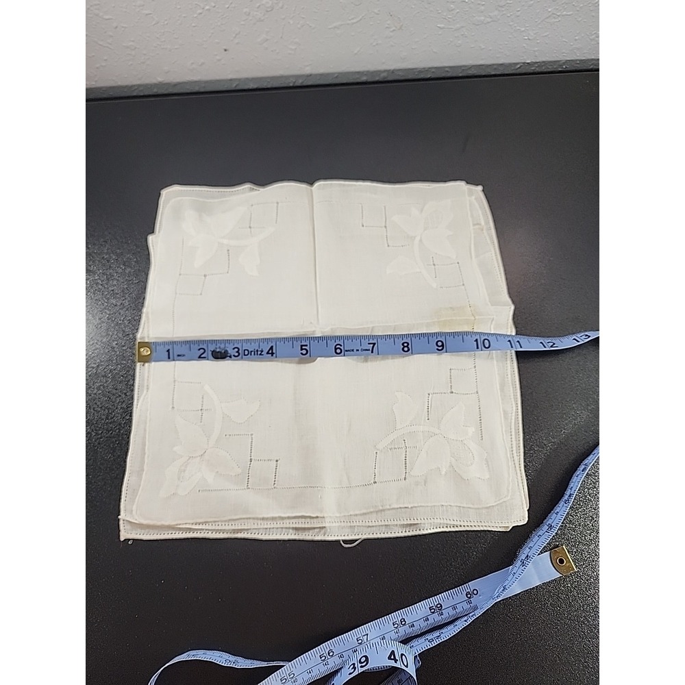 Vintage Dainty White Linen Hankie with Lace Trim Wedding Set Of 3 - Picture 7 of 8